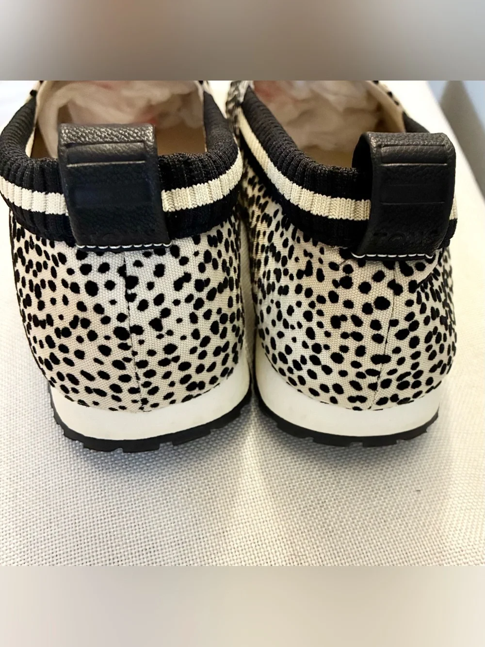 Toms Youth size 5 Kids Slip-On shoes Beige with Black Spots